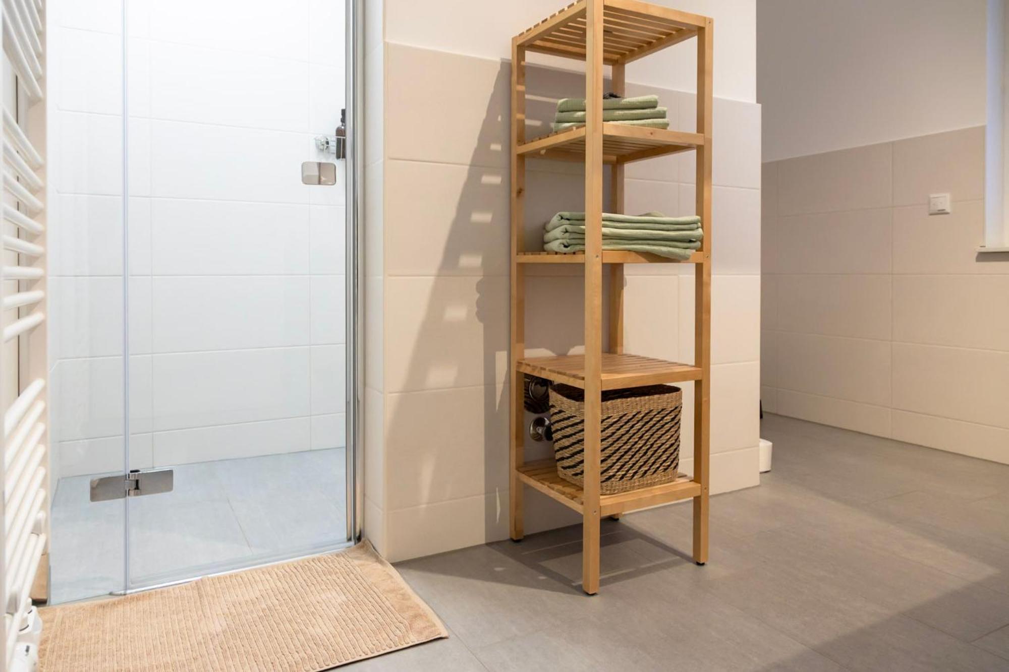 Zentrale Neubauwohnung In *